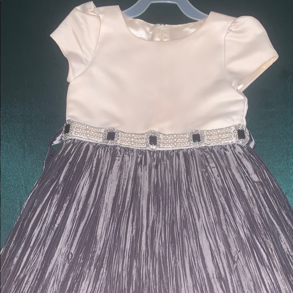 Dress - Picture 2 of 4